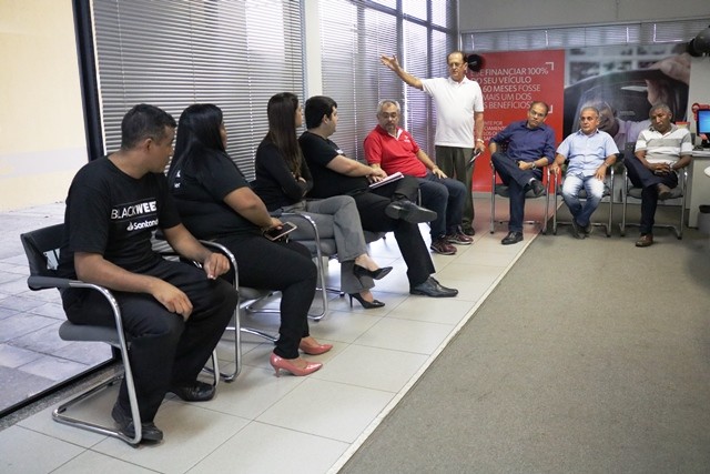 Diretores do SEEBF-PI fazem reunião no Santander da UFPI em defesa do atendimento pessoal