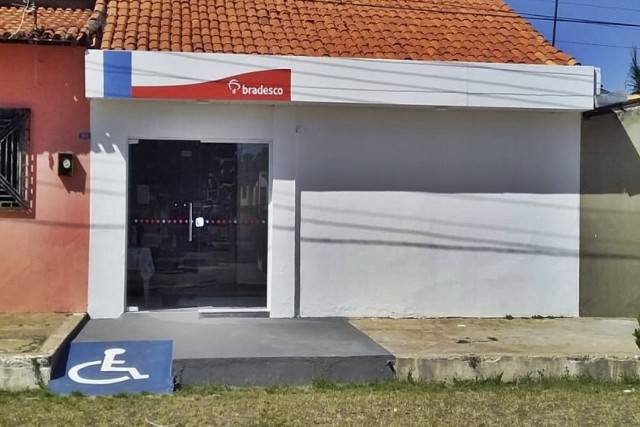 Bandidos rendem clientes e gerente do Bradesco na cidade de Caraúbas do Piauí