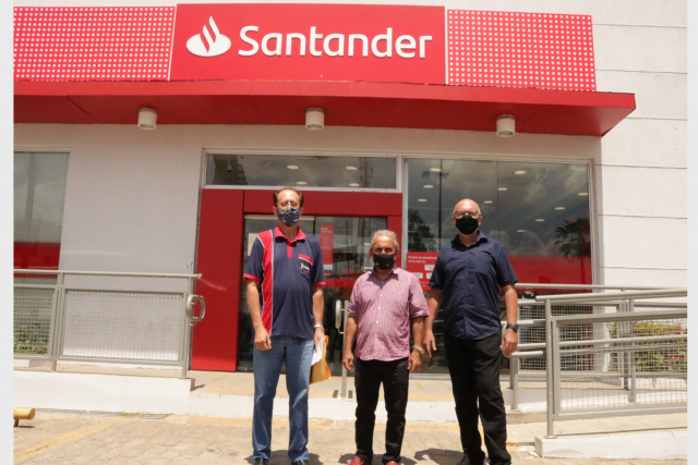 SEEBF/PI vista a agência Banco Santander da Av. João XXIII